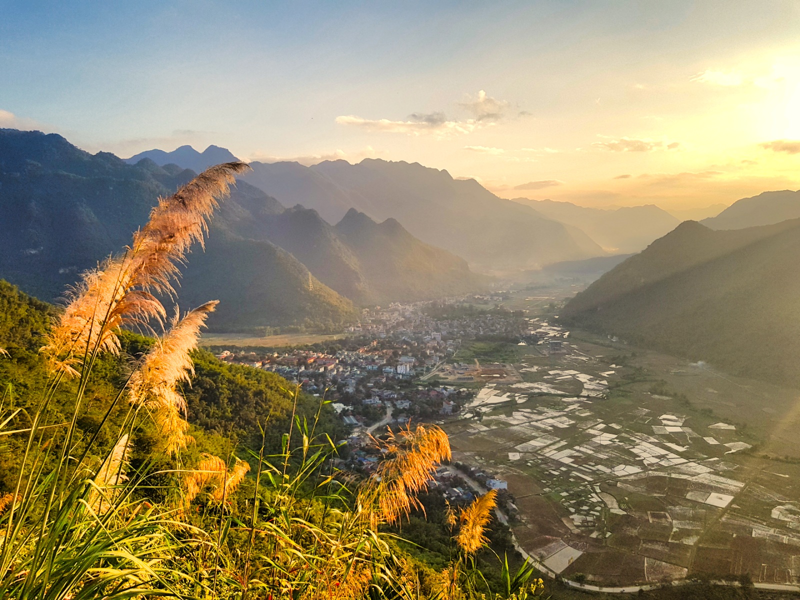 Mai Châu 2 Ngày 1 Đêm – Bản Lác – Hang Chiều – Pù Luông